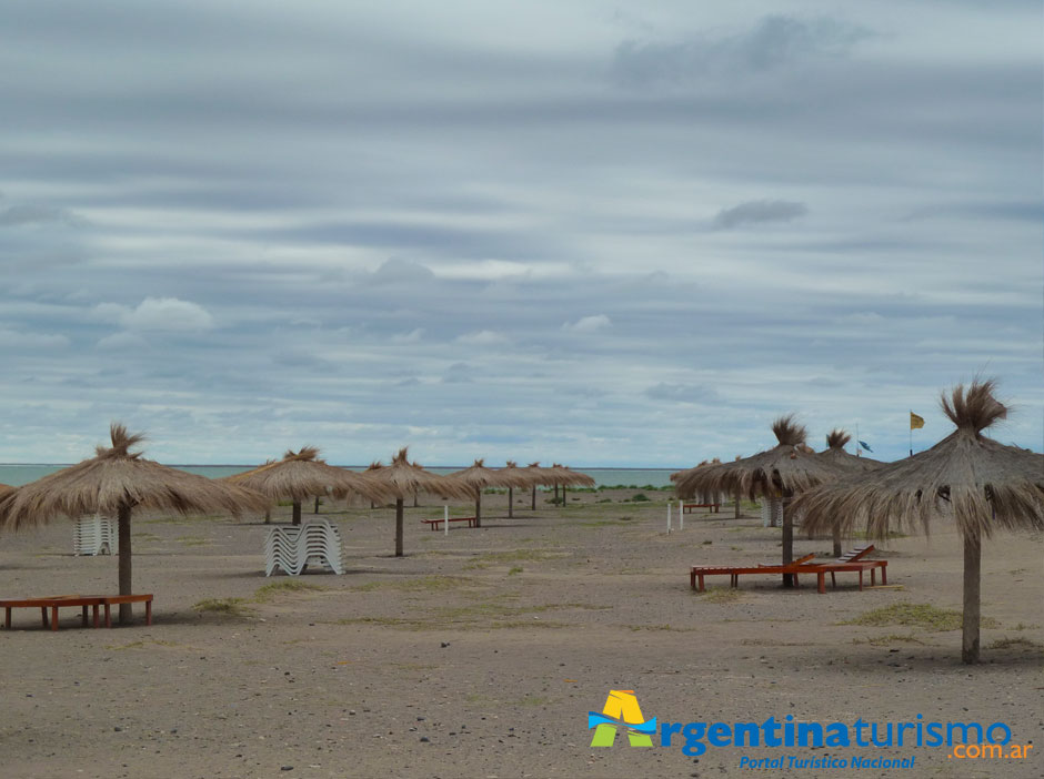 Playas y Balnearios de Casa de Piedra - Imagen: Argentinaturismo.com.ar