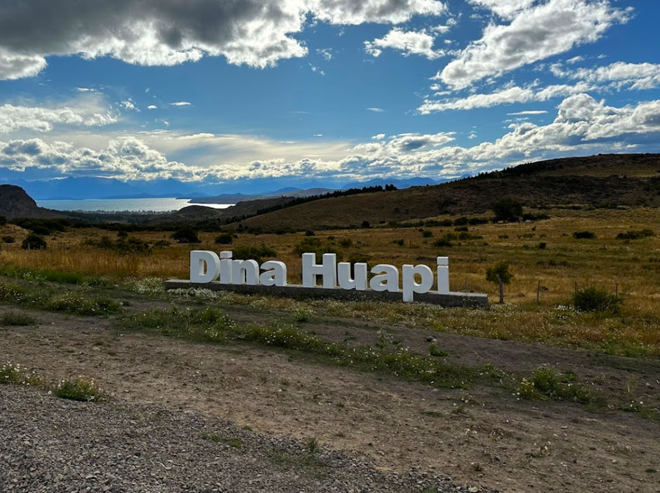 La Ciudad de Dina Huapi - Imagen: Argentinaturismo.com.ar
