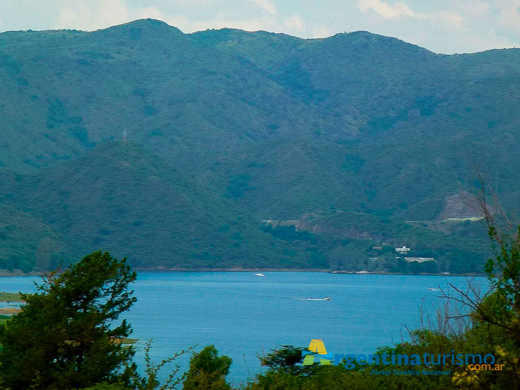 Playas y Balnearios de Villa Parque Siquiman - Imagen: Argentinaturismo.com.ar